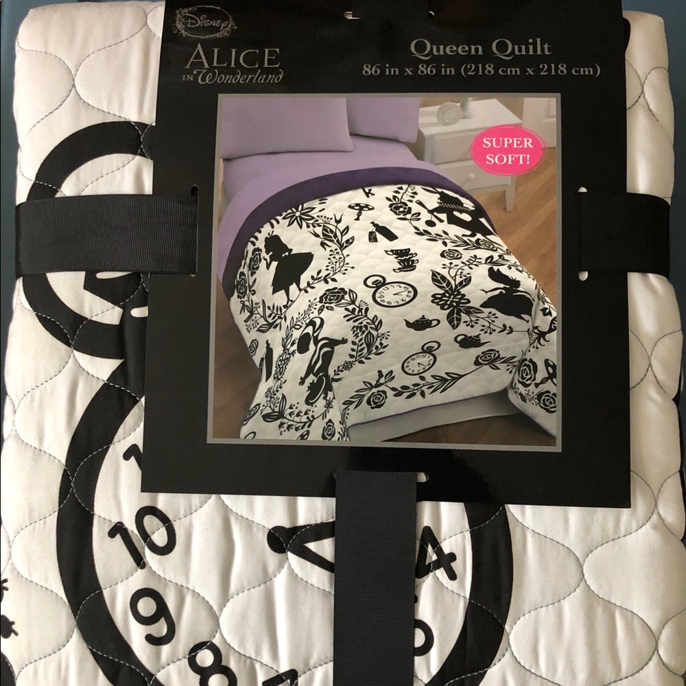 Alice In Wonderland Queen Quilt Comforter